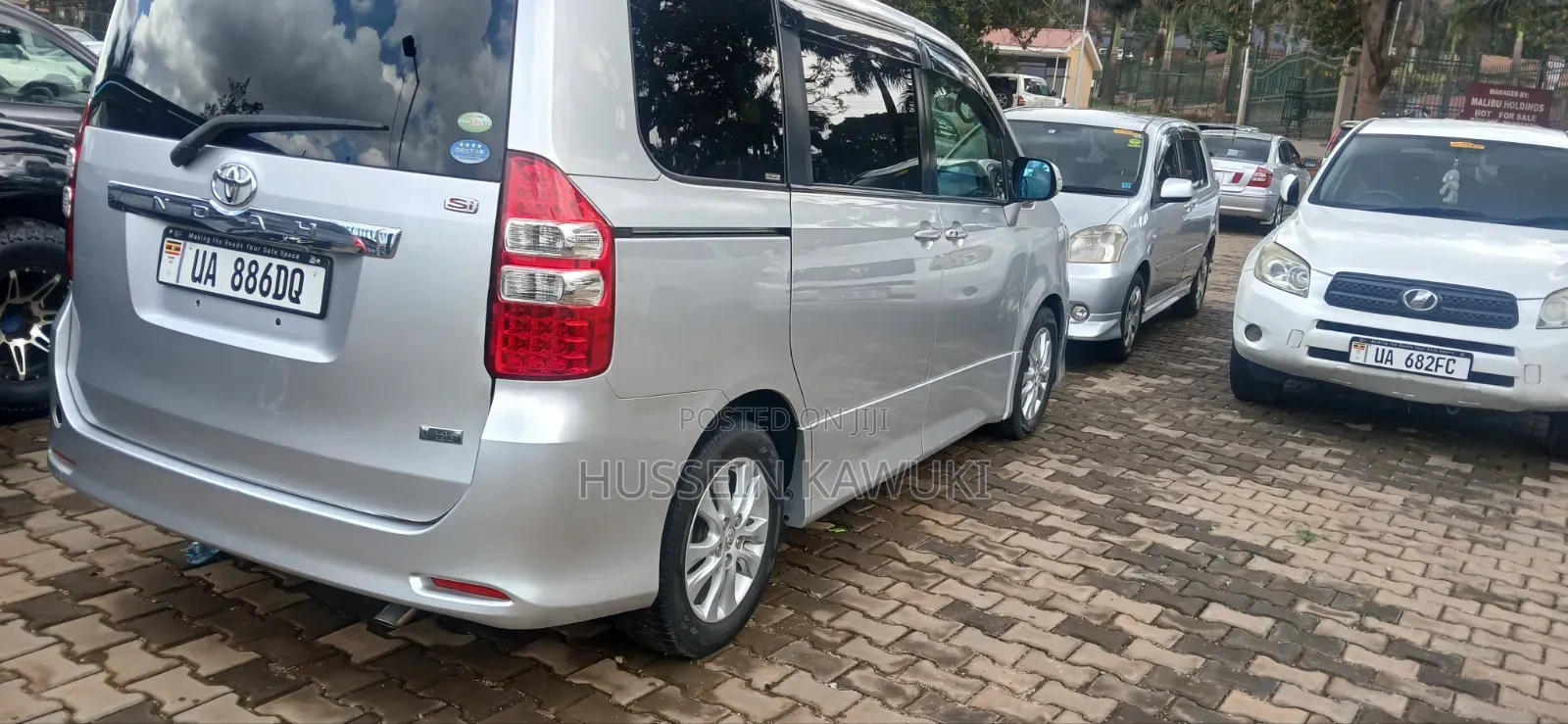 Toyota Noah 2012 Silver