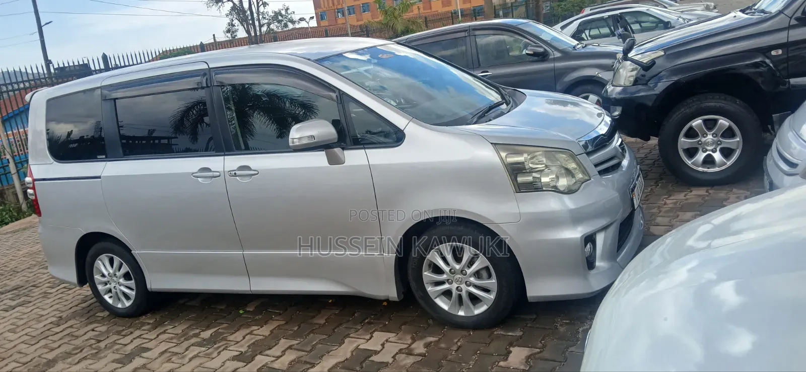 Toyota Noah 2012 Silver