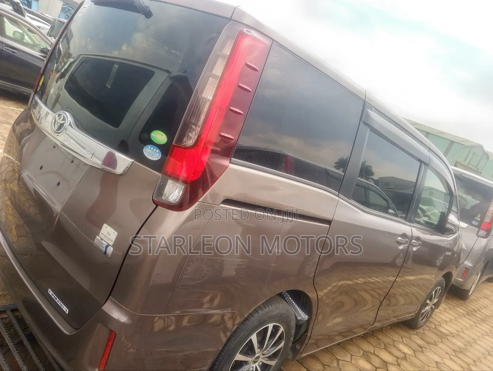 Toyota Noah 2014 Brown