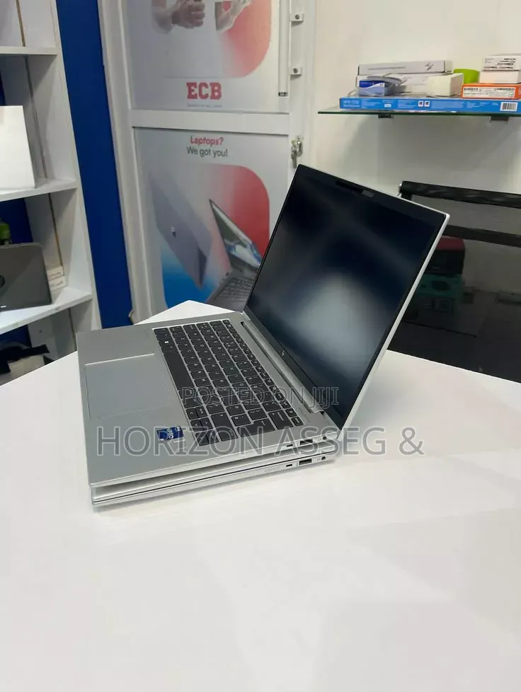 New Laptop HP EliteBook 840 G9 8GB Intel Core i7 SSD 256GB