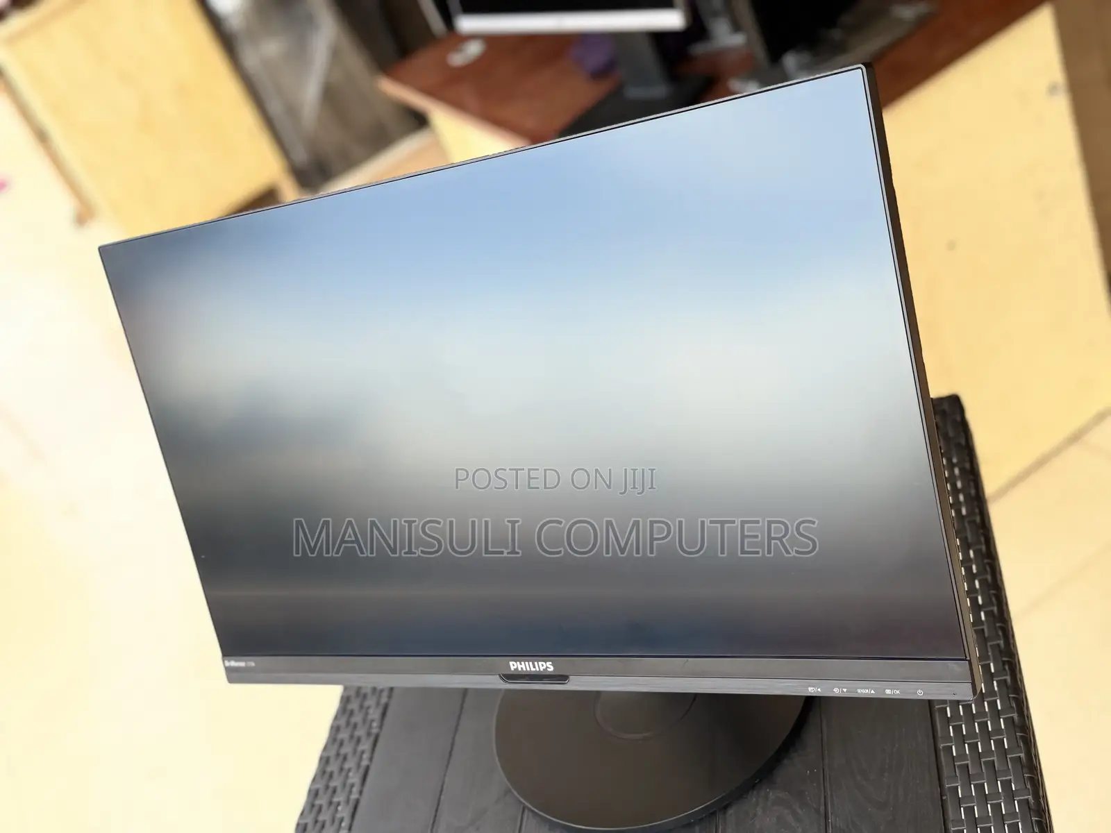 27 Inch Screen 2k Display Type C