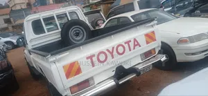 Toyota Land Cruiser 2016 White