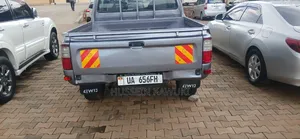 Toyota Hilux 2.5 Cab 2005 Gray