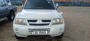 Mitsubishi Pajero 2000 White