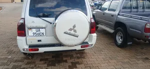 Mitsubishi Pajero 2000 White