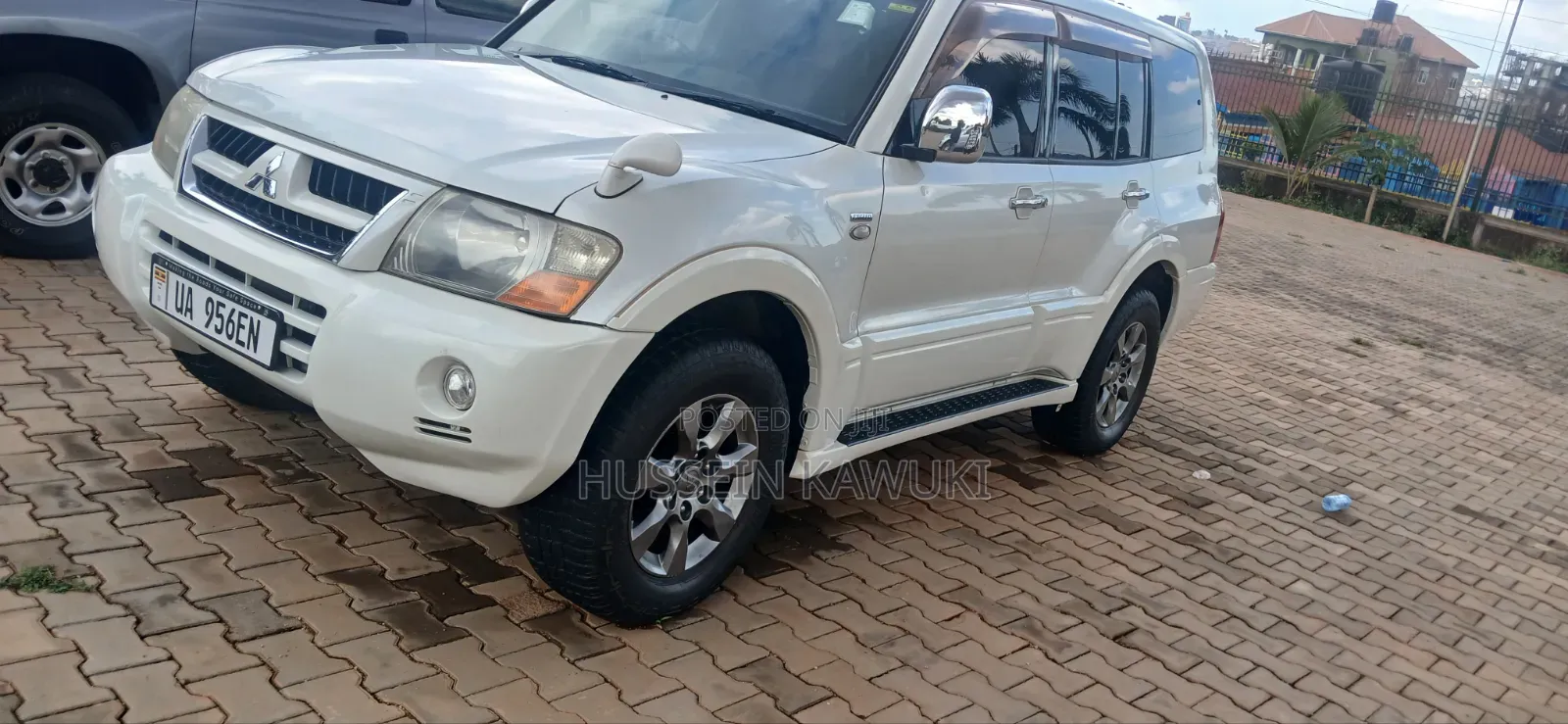 Mitsubishi Pajero 2000 White