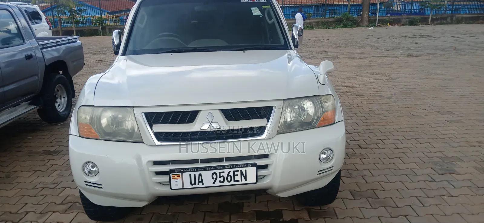 Mitsubishi Pajero 2000 White