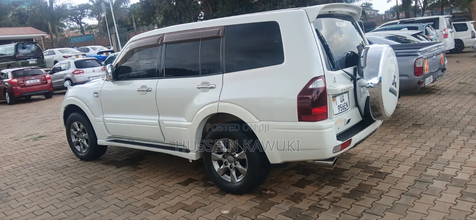 Mitsubishi Pajero 2000 White