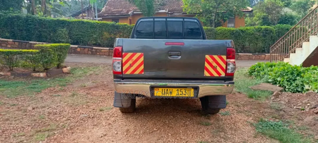 Toyota Hilux 2015 Black