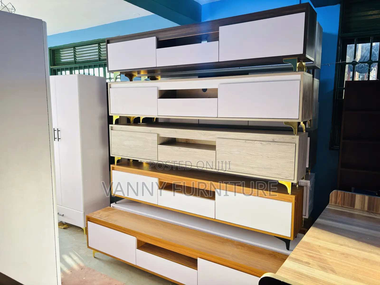 Modern TV Stand With Drawers/Television Stand