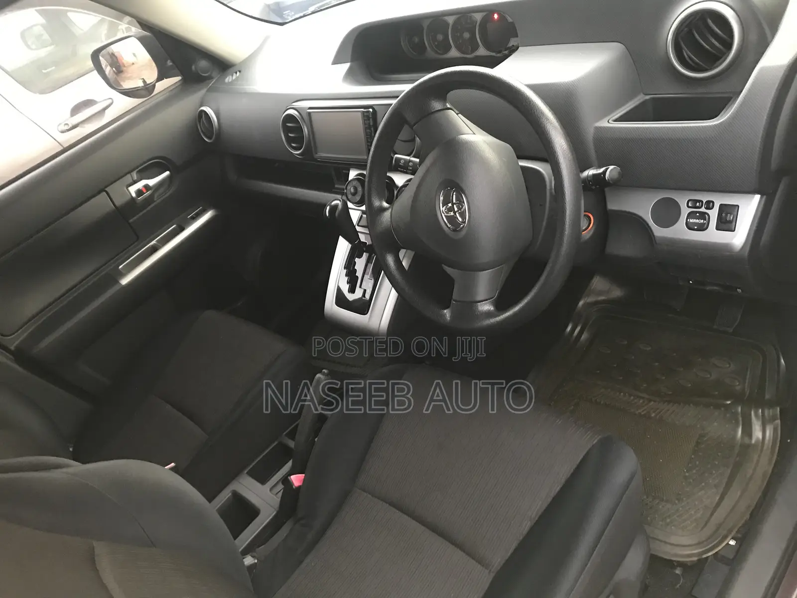 Toyota Rumion 1.5 FWD 2023 Maroon