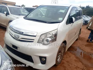 Toyota Noah 2013 White