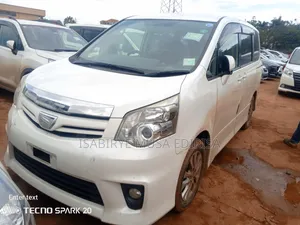 Toyota Noah 2013 White