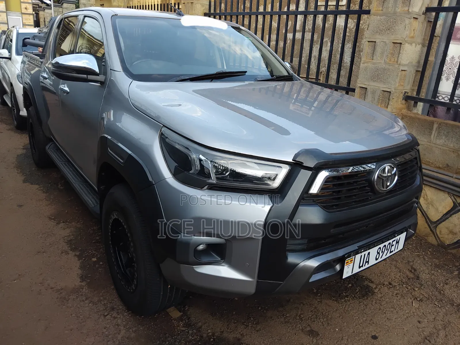 Toyota Hilux 2024 Gray