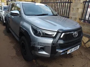 Toyota Hilux 2024 Gray