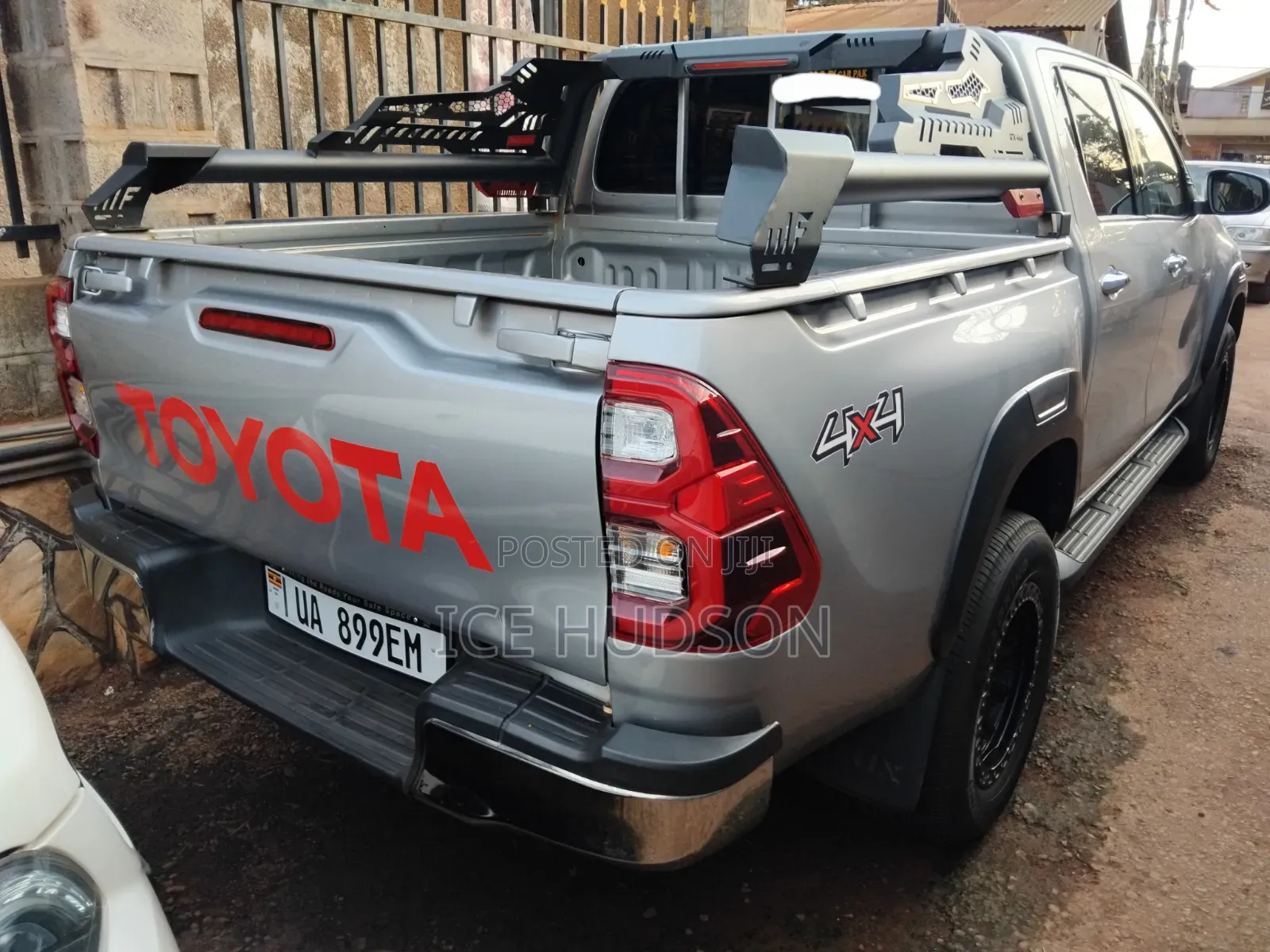 Toyota Hilux 2024 Gray
