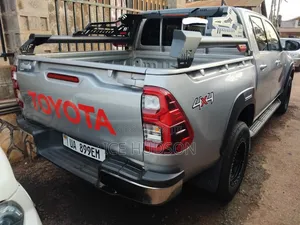 Toyota Hilux 2024 Gray
