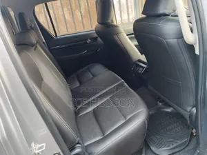 Toyota Hilux 2024 Gray