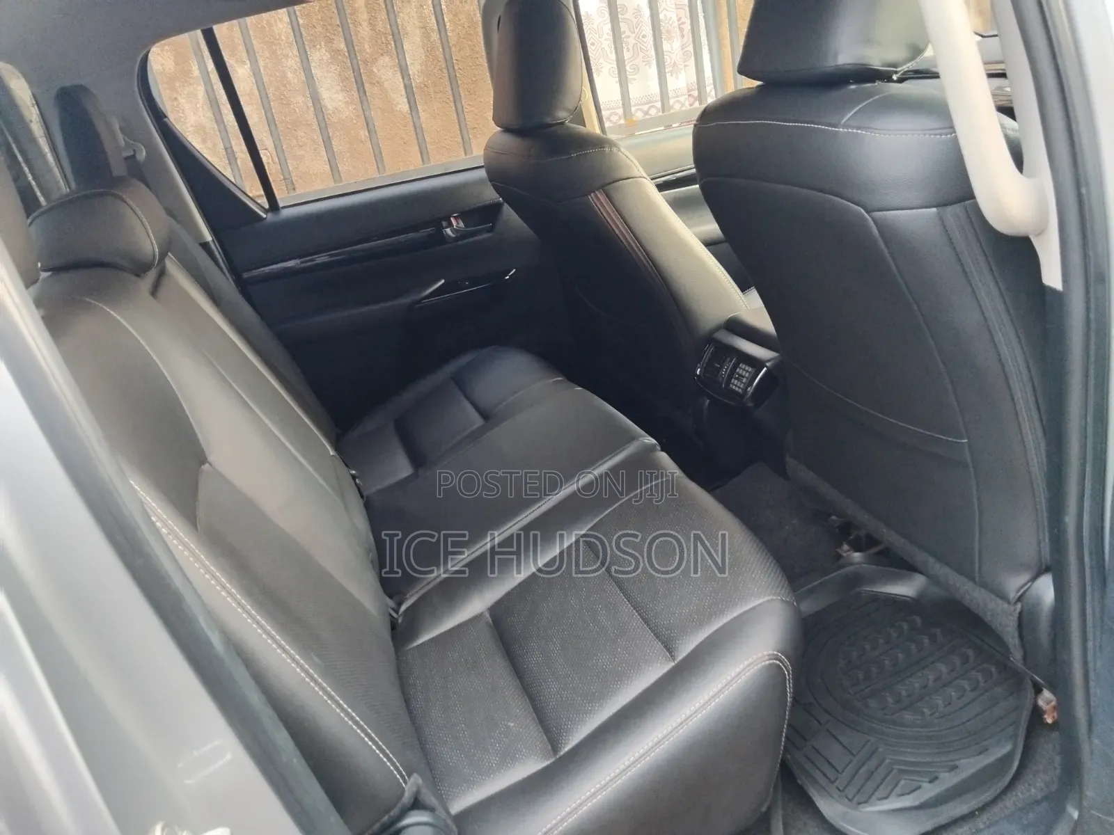 Toyota Hilux 2024 Gray