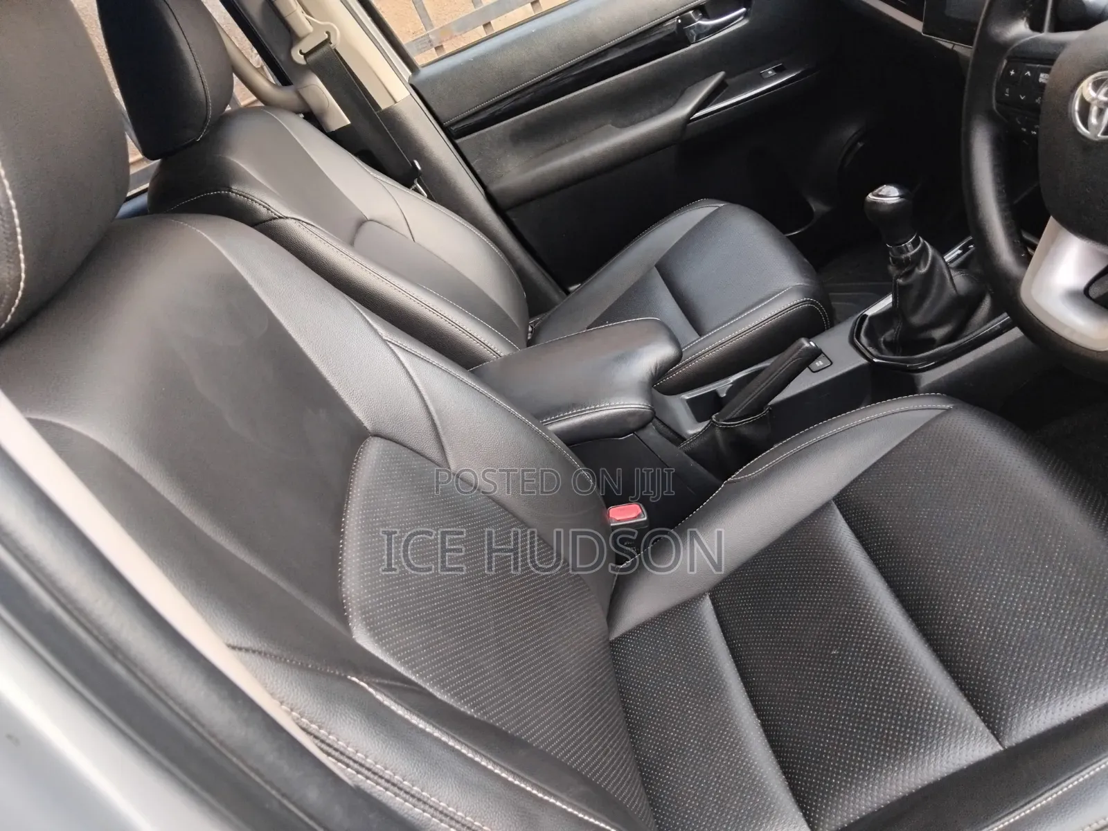 Toyota Hilux 2024 Gray