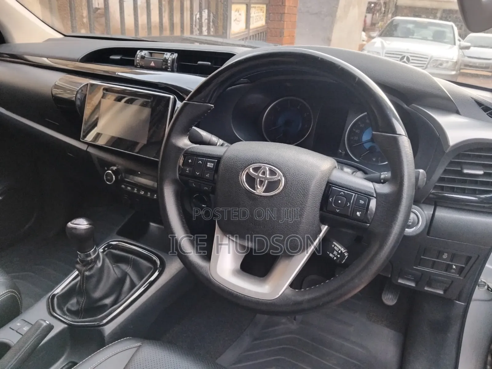 Toyota Hilux 2024 Gray