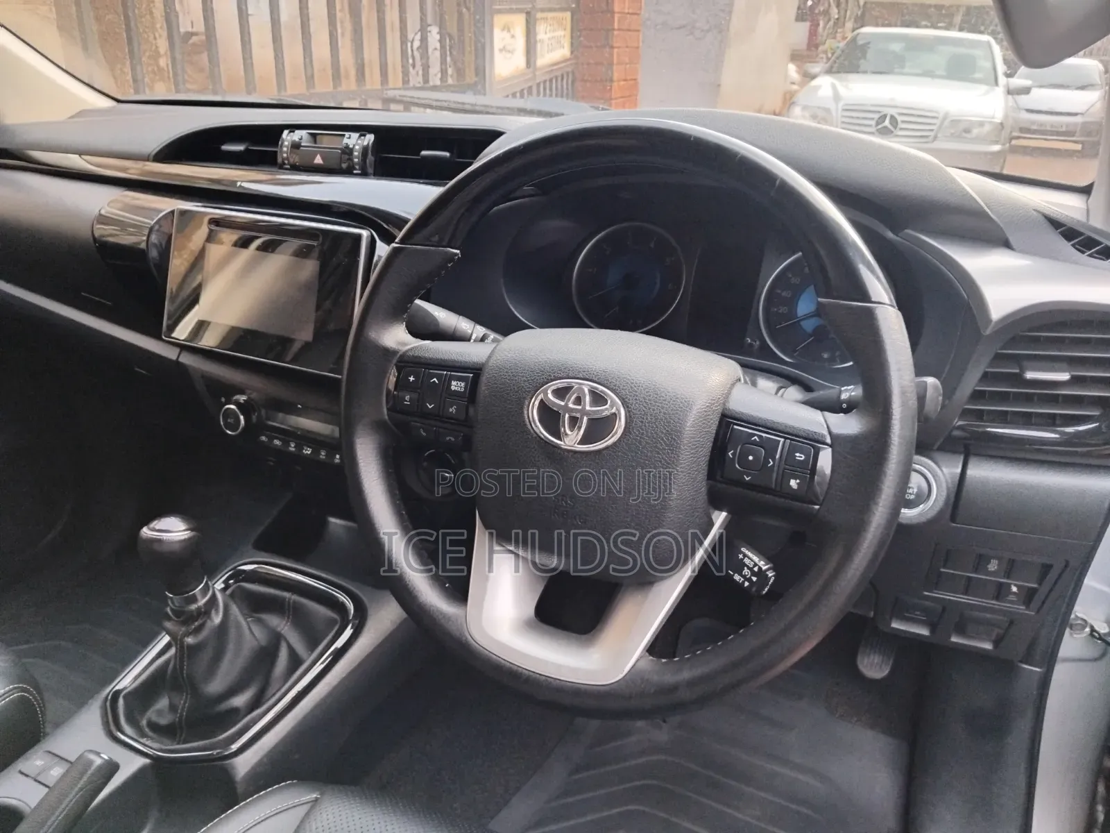 Toyota Hilux 2024 Gray