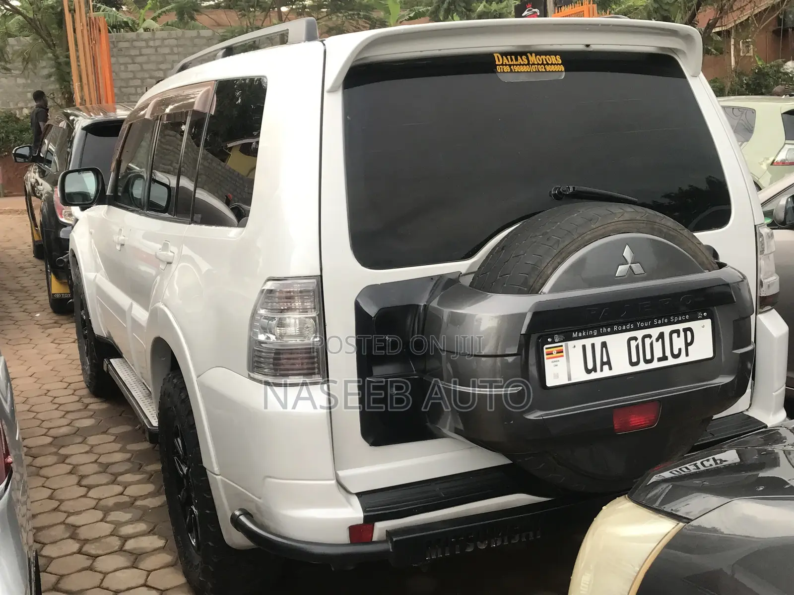 Mitsubishi Pajero 2009 White