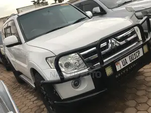 Mitsubishi Pajero 2009 White
