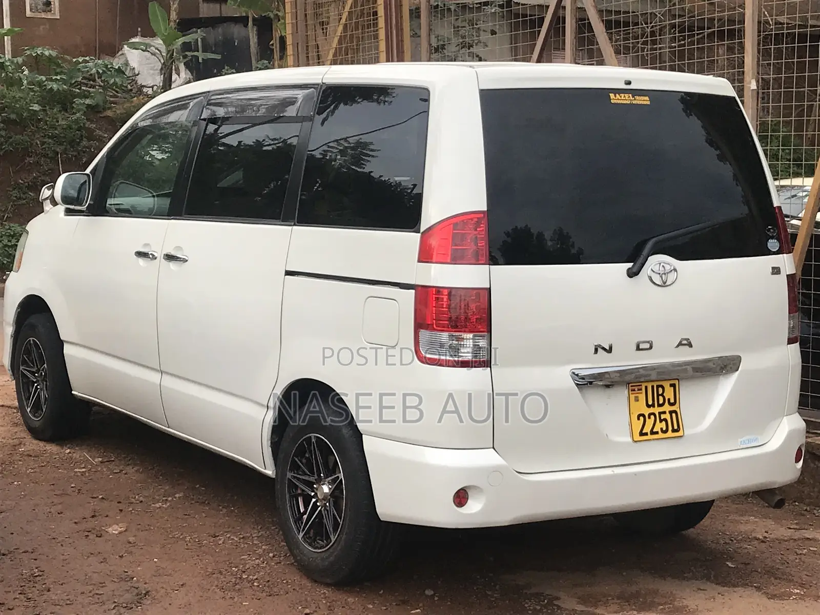 Toyota Noah 2006 White