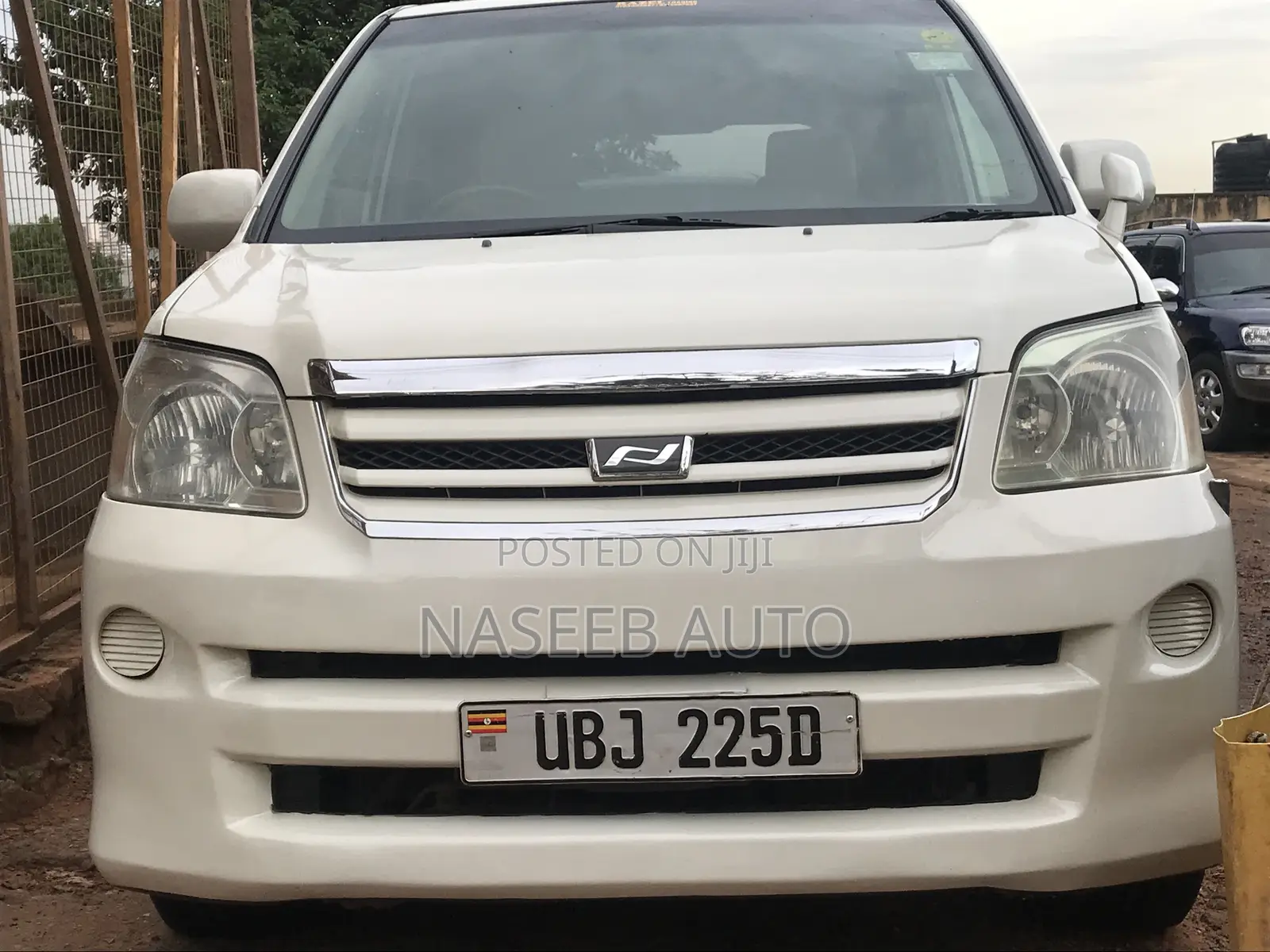 Toyota Noah 2006 White