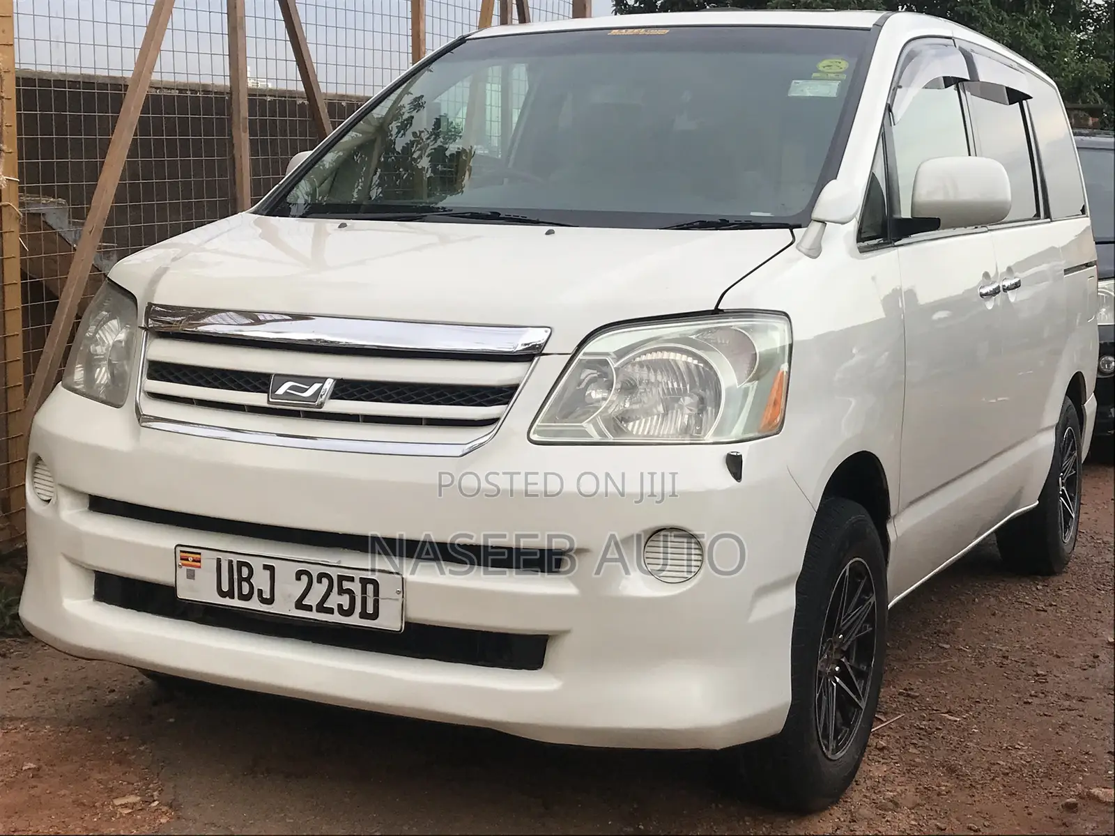 Toyota Noah 2006 White