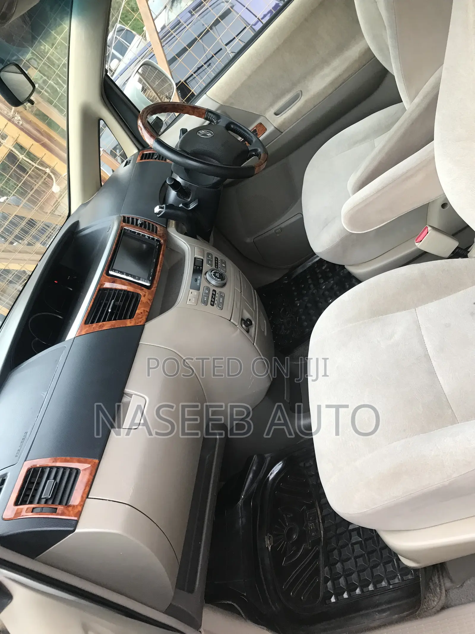Toyota Noah 2006 White