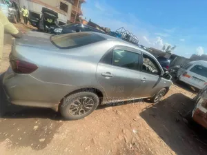 Toyota Corolla XLE 4dr Sedan (1.8L 4cyl 4A) 2010 Gray