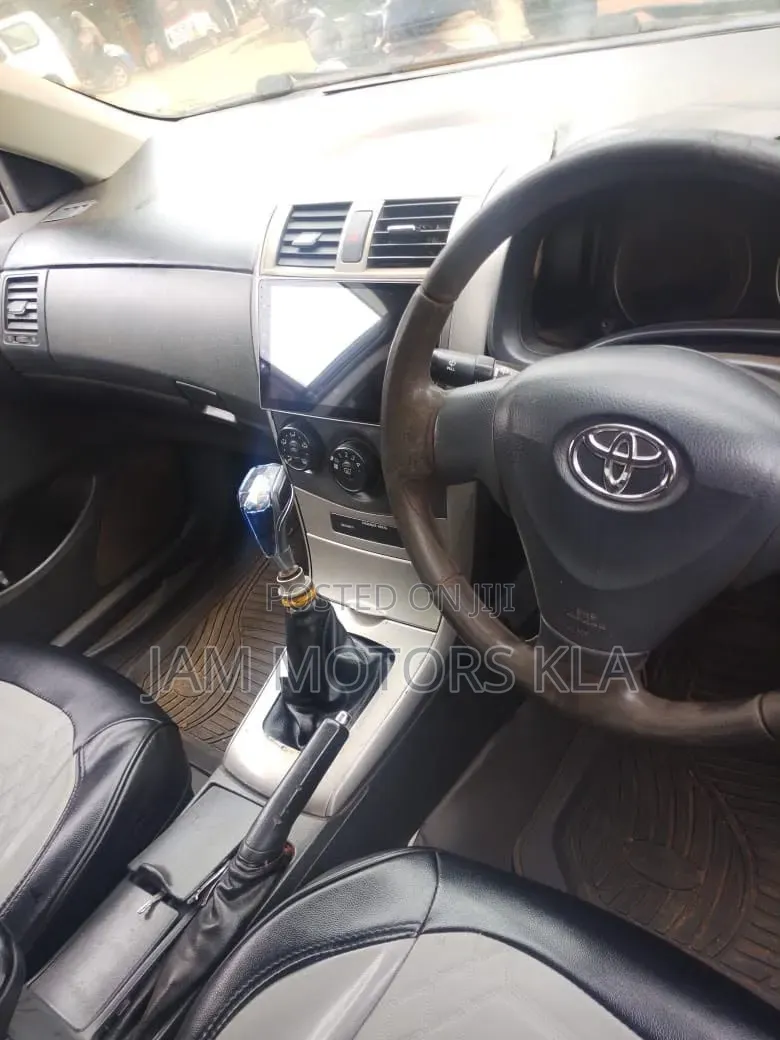 Toyota Corolla XLE 4dr Sedan (1.8L 4cyl 4A) 2010 Gray