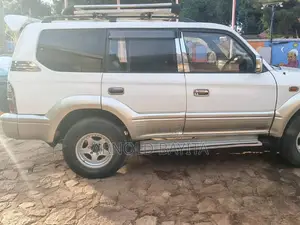 Toyota Land Cruiser Prado 2000 Gray