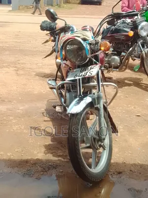 Bajaj Boxer 100 2024 Red