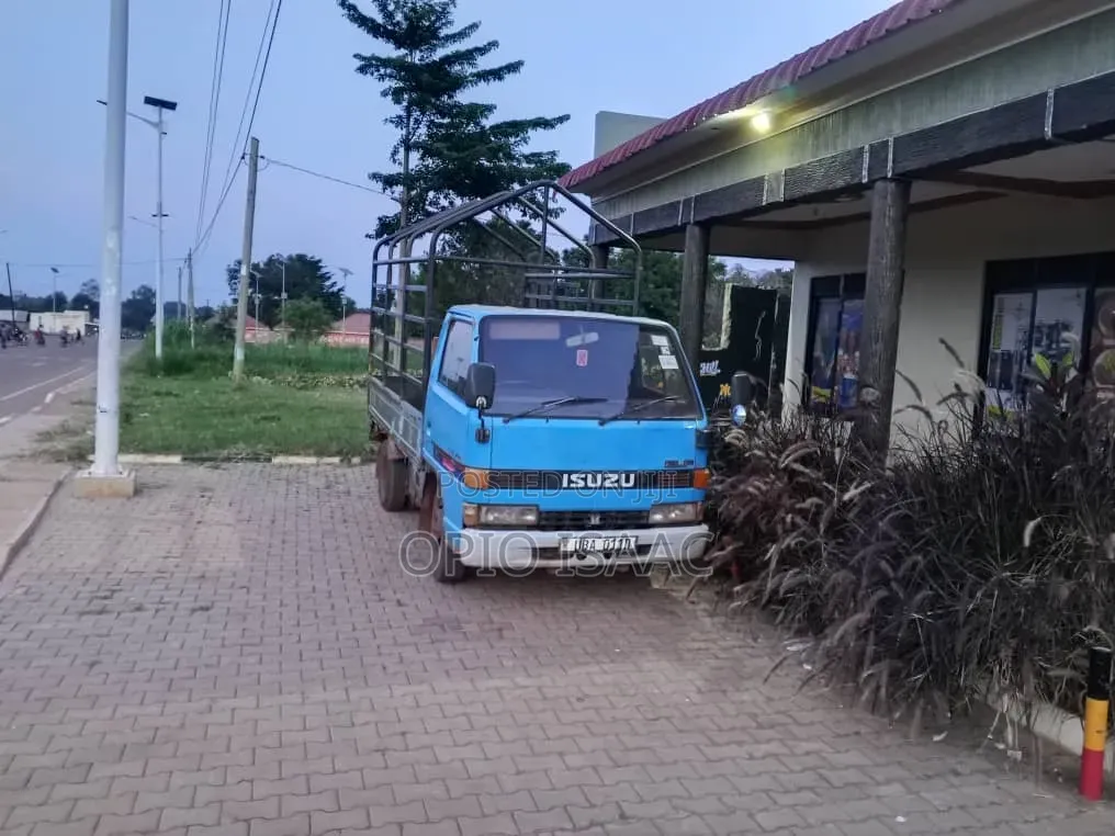 Isuzu Elf Truck