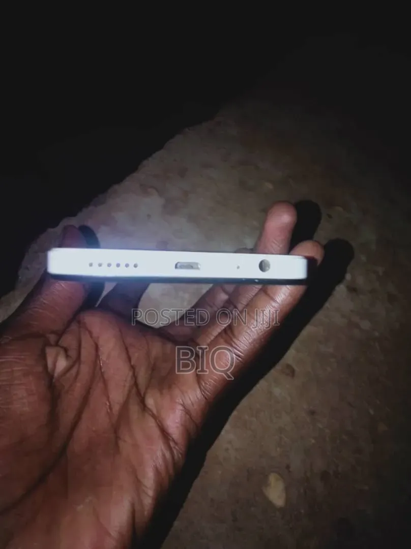 New Infinix Smart 7 64 GB White