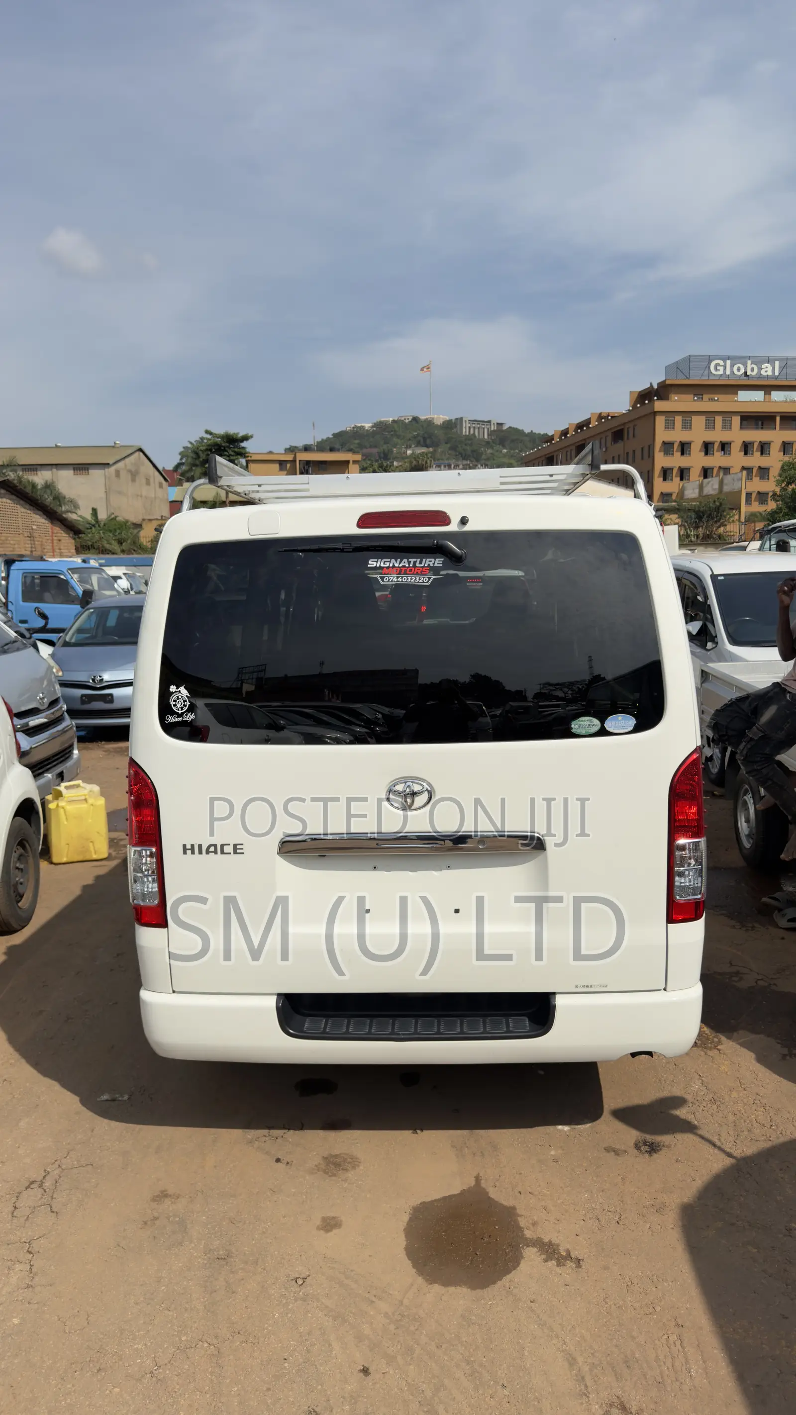 Toyota HiAce 2014 White