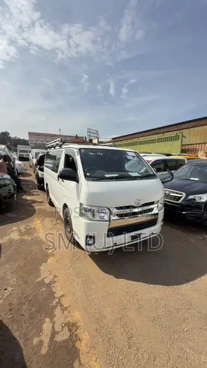 Toyota HiAce 2014 White