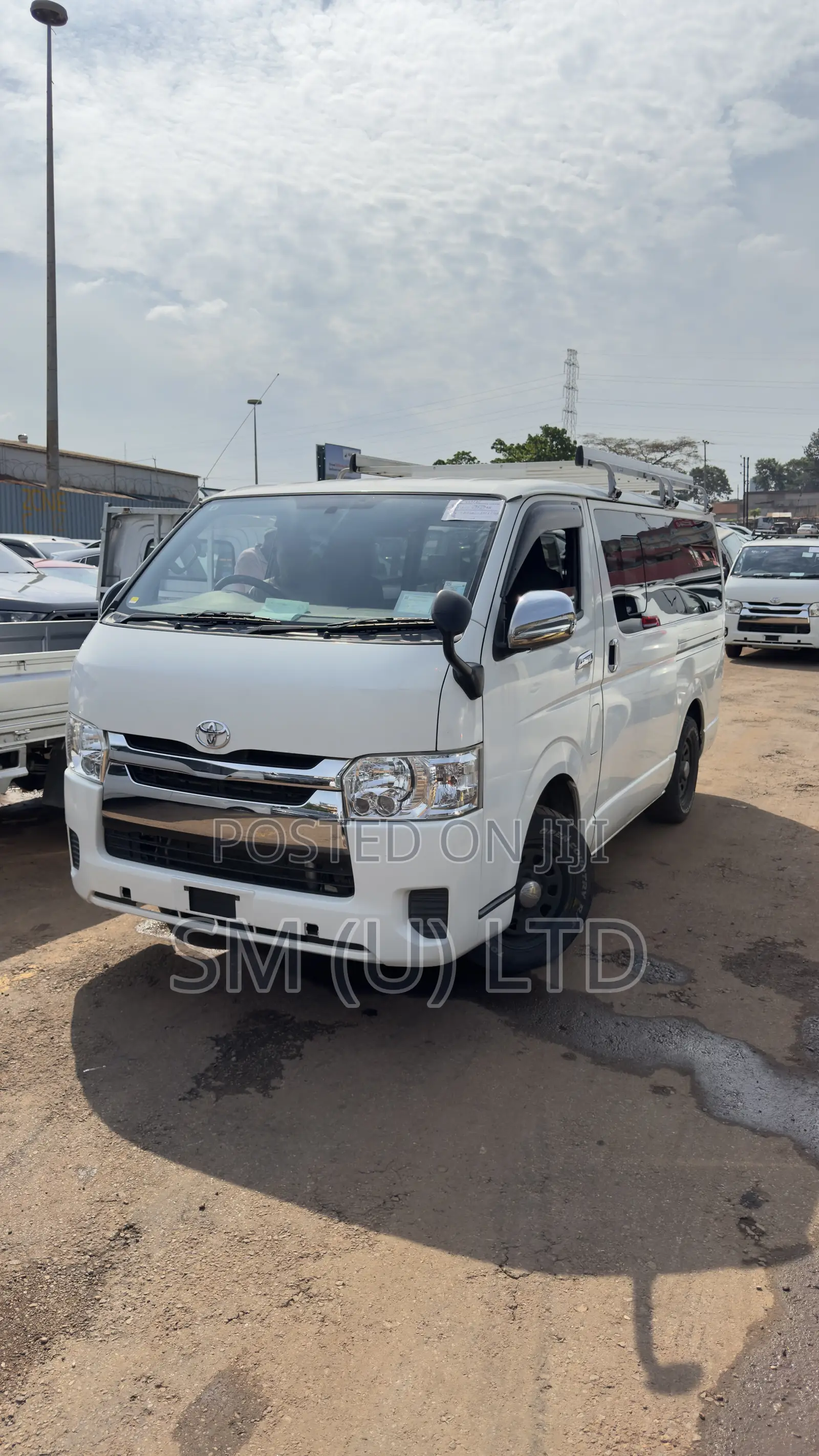 Toyota HiAce 2014 White
