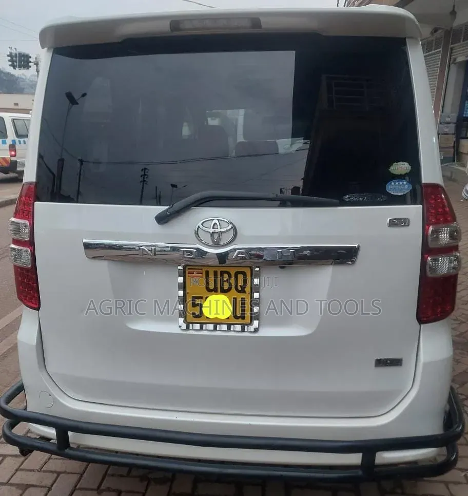 Toyota Noah 2012 White
