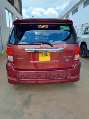 Toyota Corolla Rumion Hatchback 1.5 FWD 2011 Red