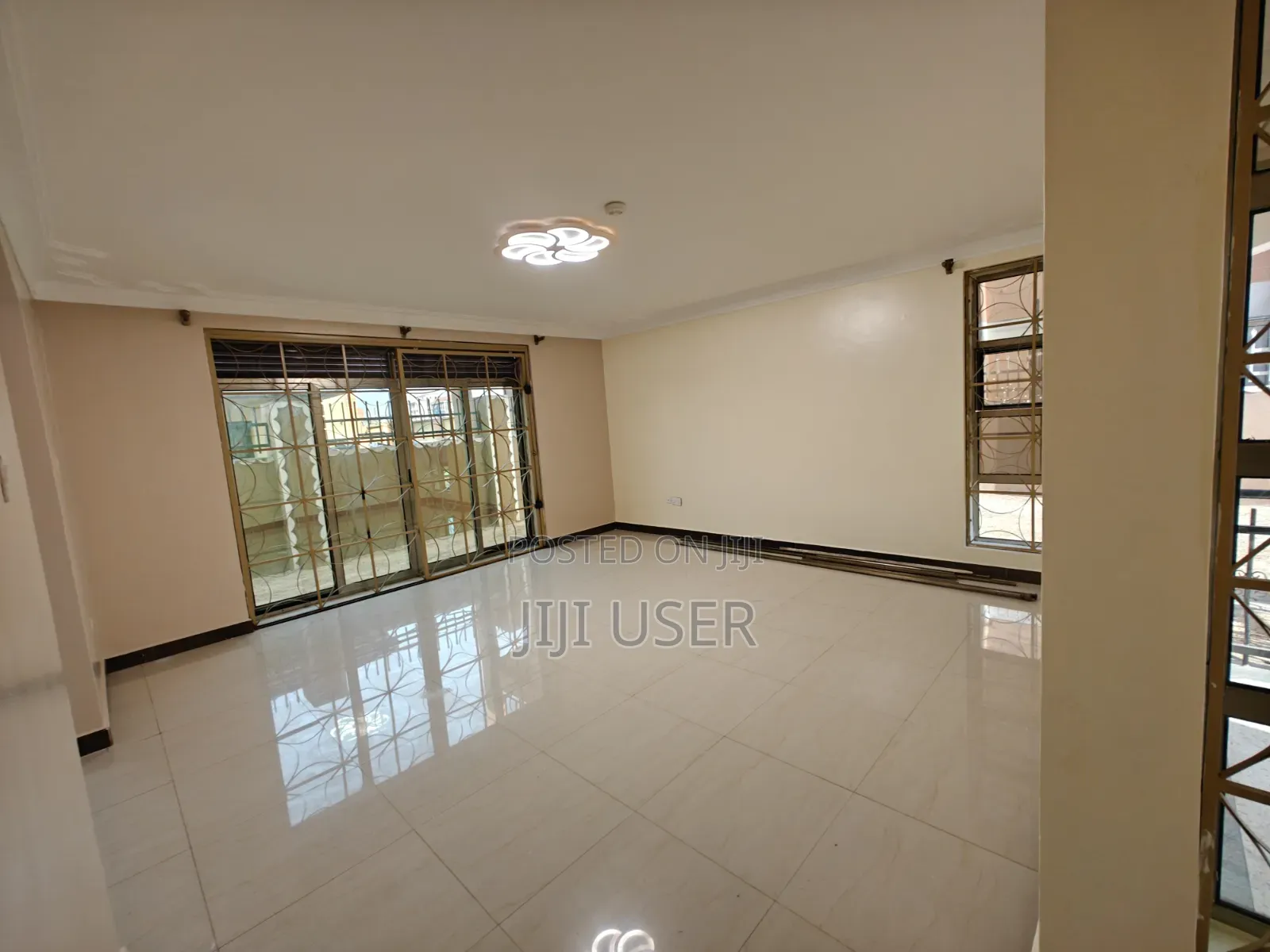 5bdrm Mansion in Victoria Estate, Katabi for sale