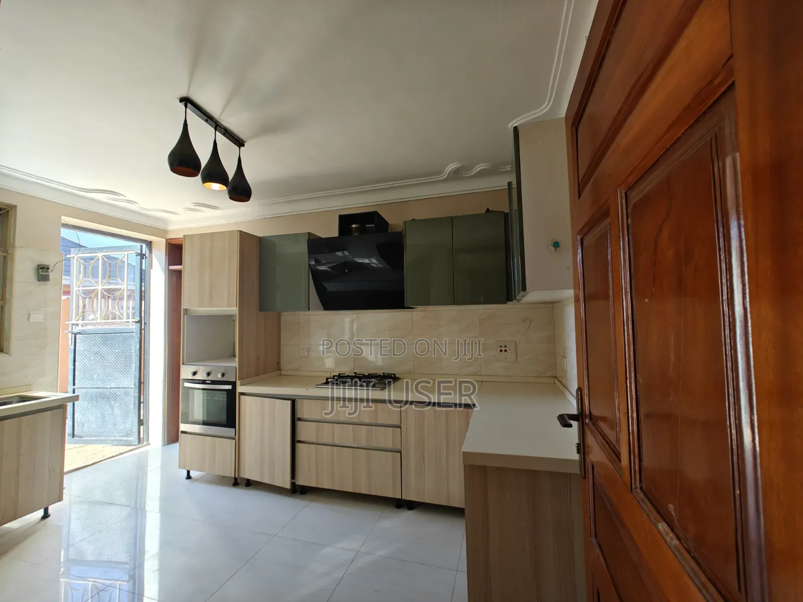 5bdrm Mansion in Victoria Estate, Katabi for sale