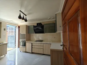 5bdrm Mansion in Victoria Estate, Katabi for sale