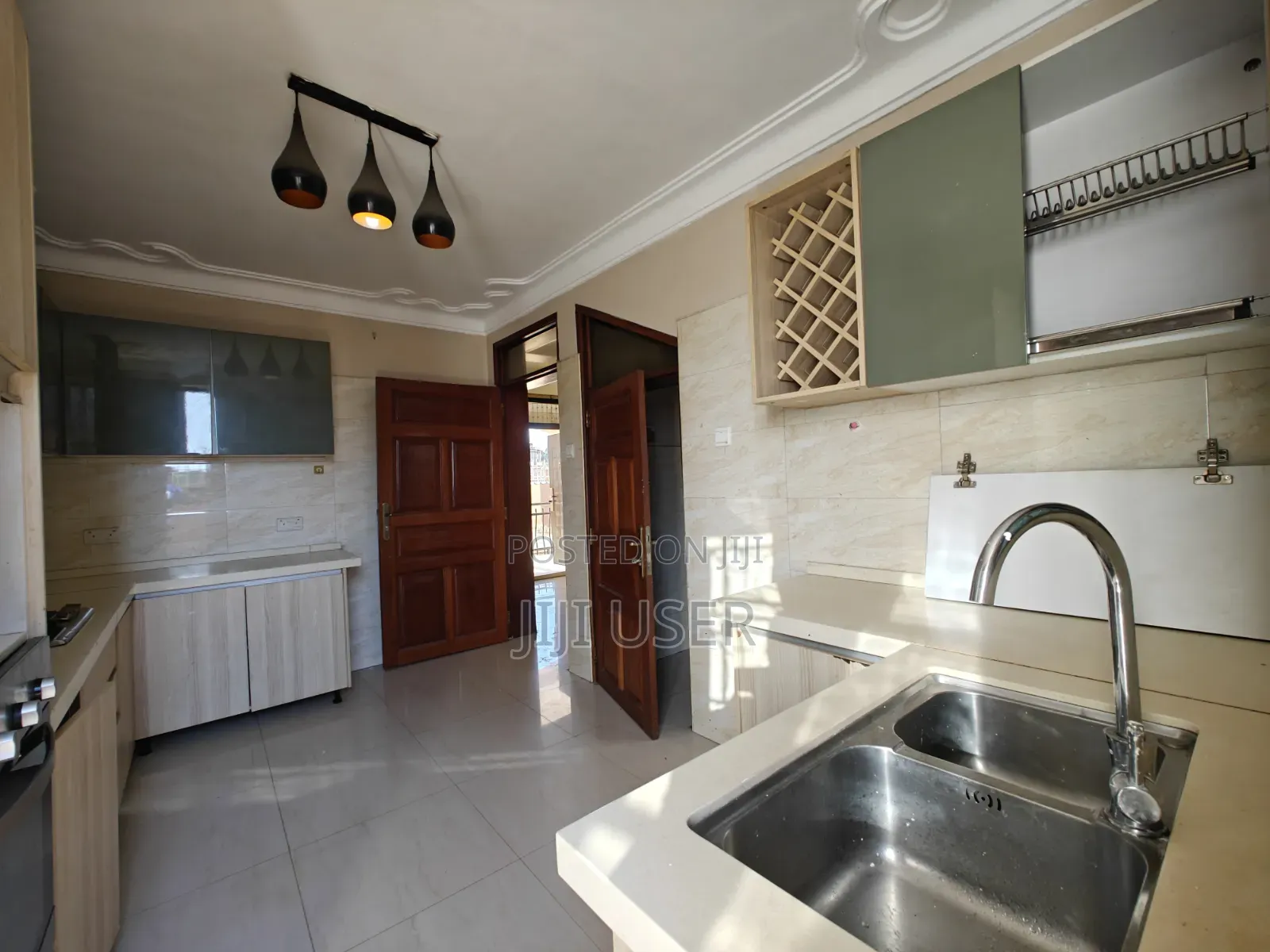 5bdrm Mansion in Victoria Estate, Katabi for sale