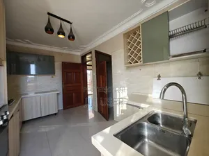 5bdrm Mansion in Victoria Estate, Katabi for sale