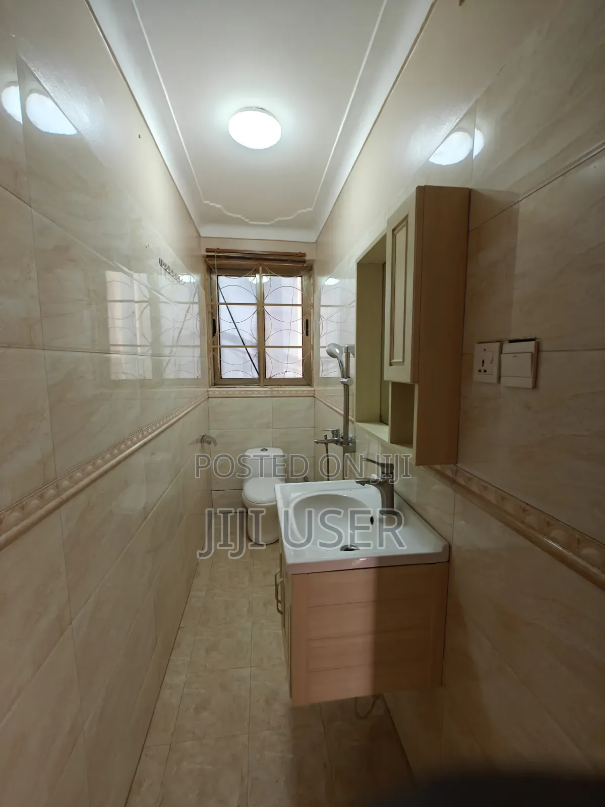 5bdrm Mansion in Victoria Estate, Katabi for sale