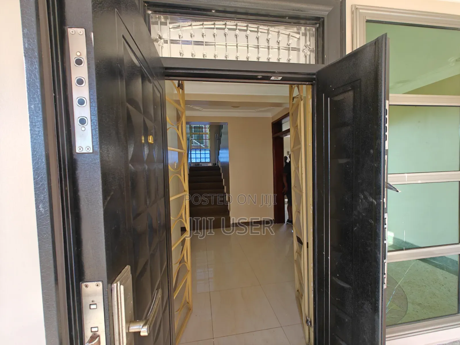 5bdrm Mansion in Victoria Estate, Katabi for sale
